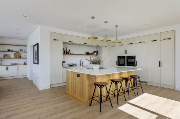 51A Middle Braniel Road