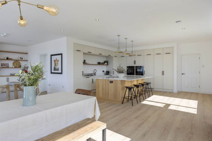 51A Middle Braniel Road