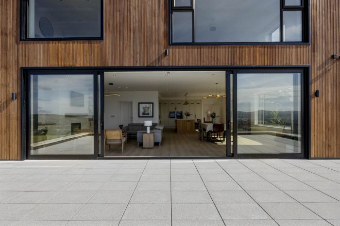 51A Middle Braniel Road