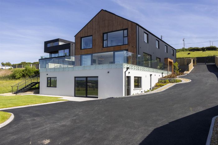 51A Middle Braniel Road