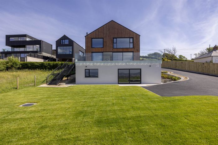 51A Middle Braniel Road