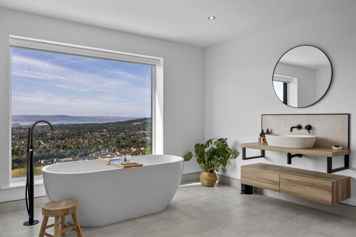 51A Middle Braniel Road