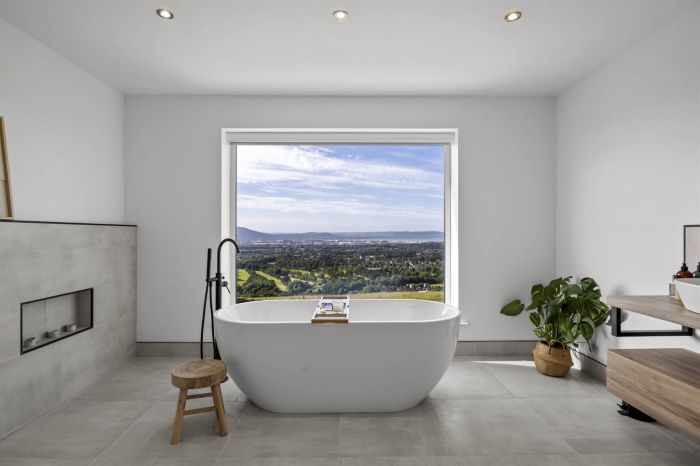 51A Middle Braniel Road