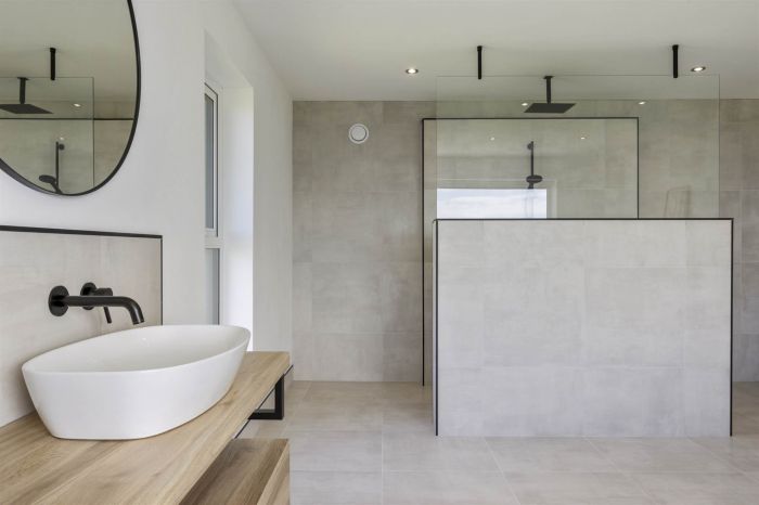 51A Middle Braniel Road