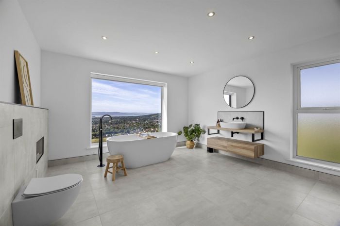 51A Middle Braniel Road