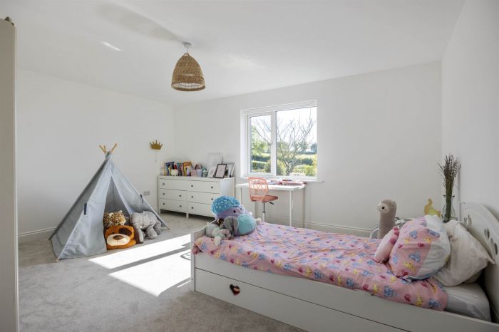 51A Middle Braniel Road