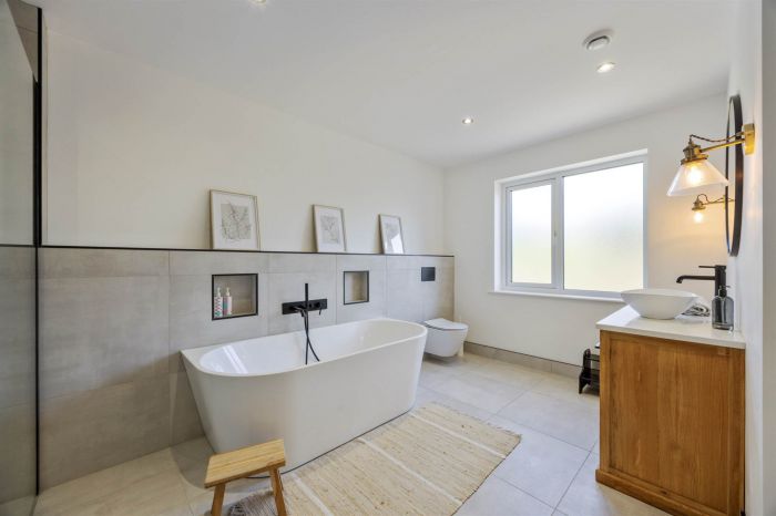 51A Middle Braniel Road