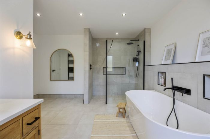 51A Middle Braniel Road