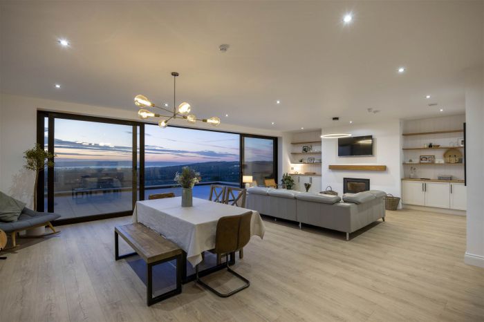 51A Middle Braniel Road