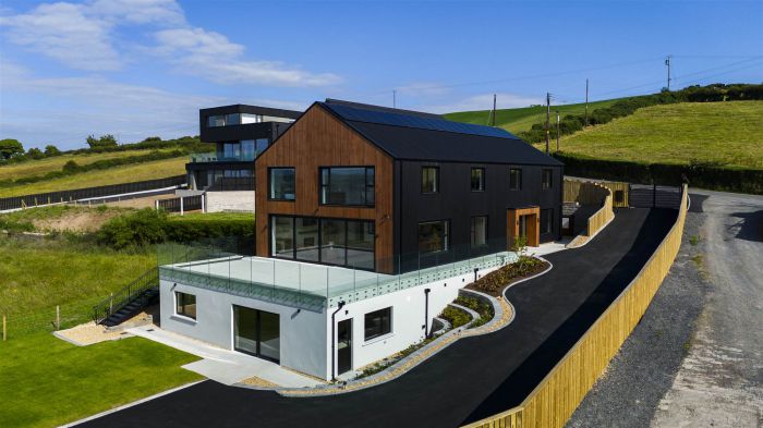 51A Middle Braniel Road