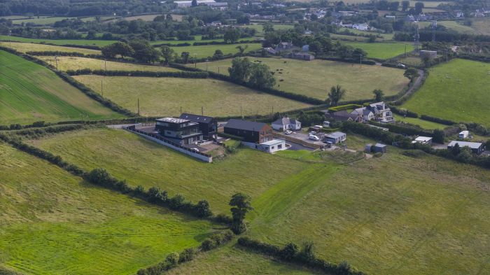 51A Middle Braniel Road