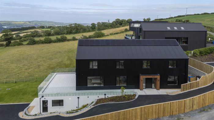 51A Middle Braniel Road