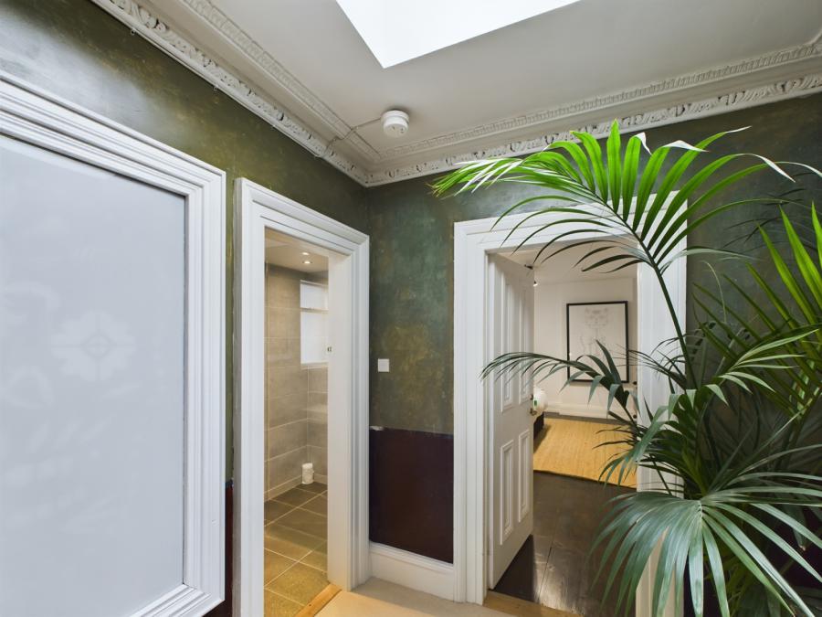 10 Upper Crescent