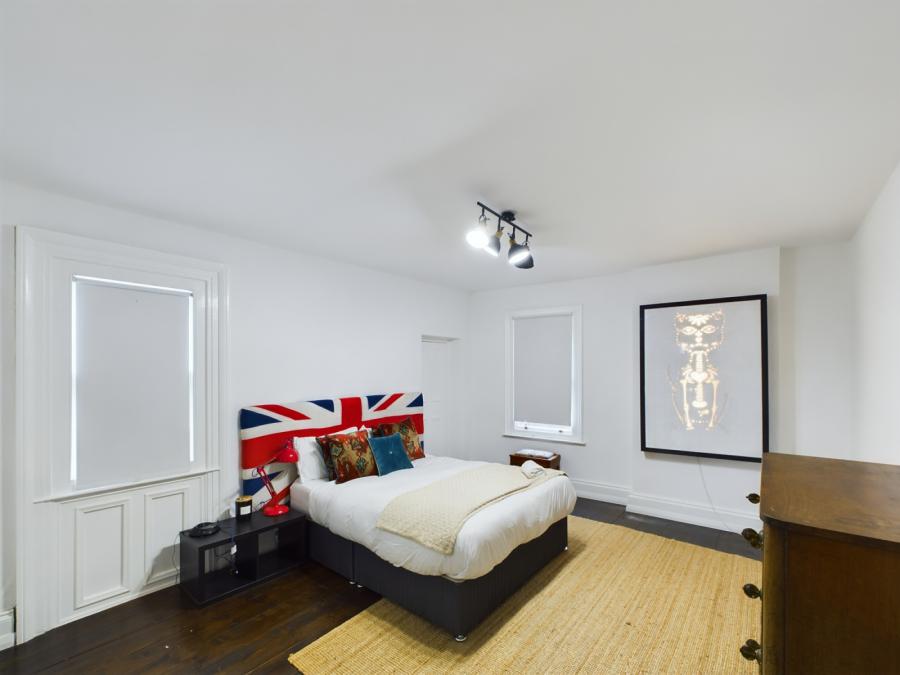 10 Upper Crescent