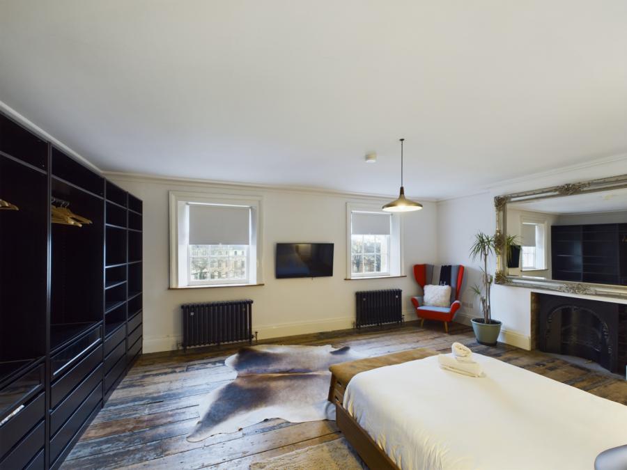 10 Upper Crescent