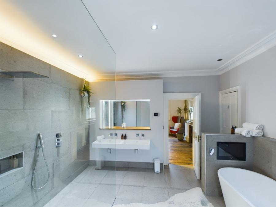 10 Upper Crescent