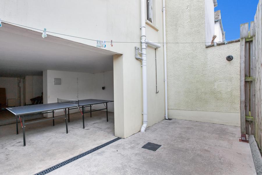 24 Isoline Street