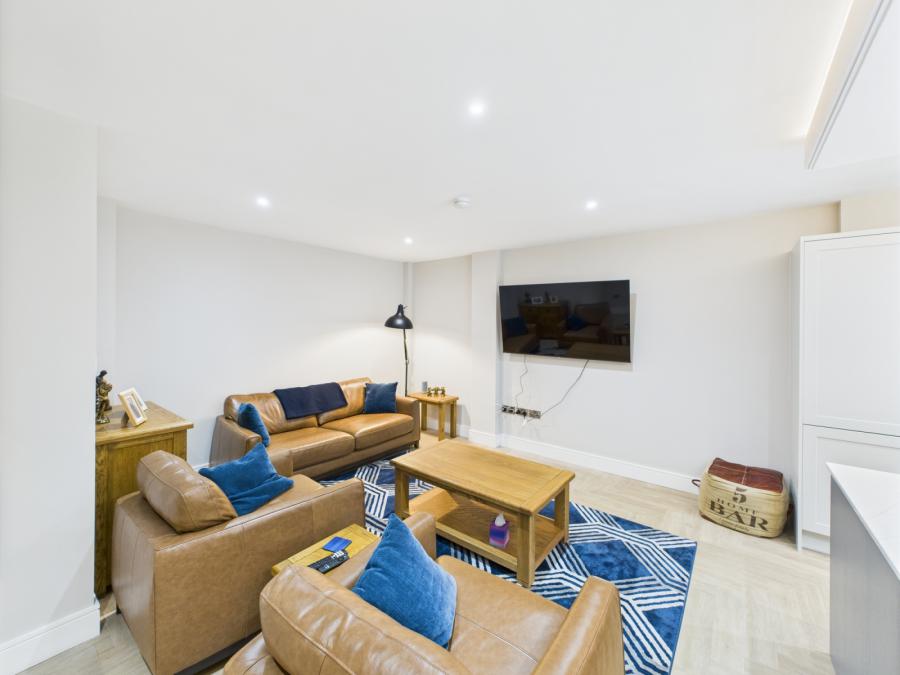 Apt 6, One Lacefield