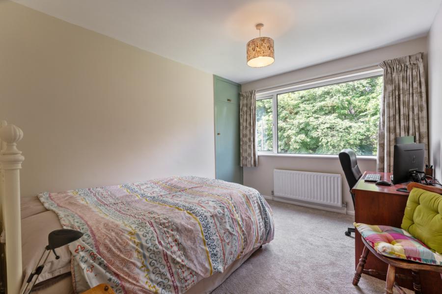 15 Knocktern Gardens