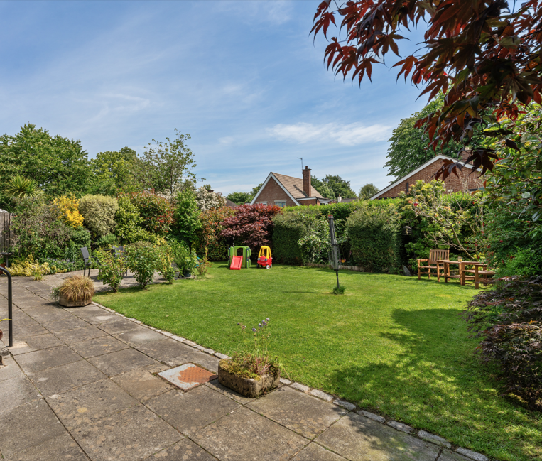 15 Knocktern Gardens