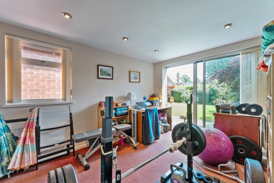 15 Knocktern Gardens