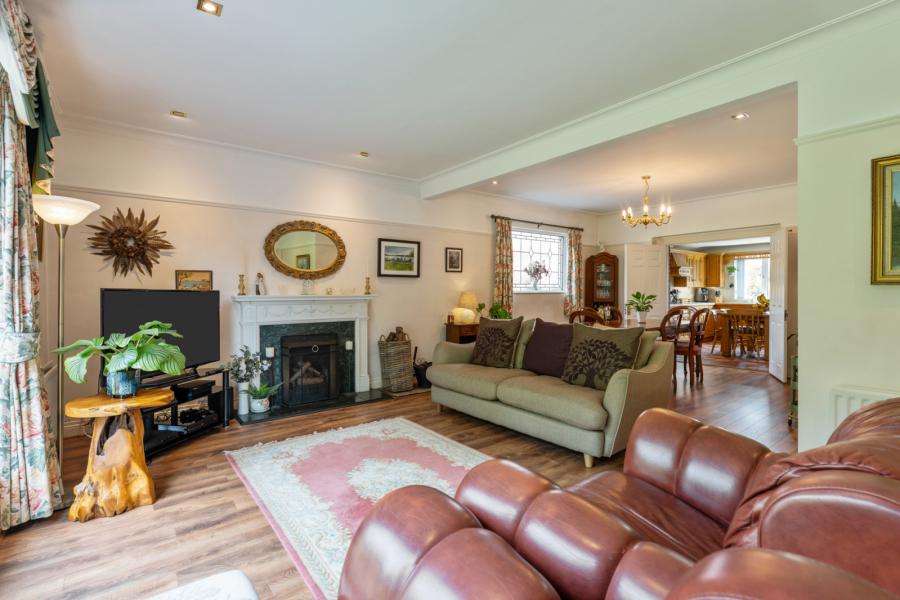 15 Knocktern Gardens