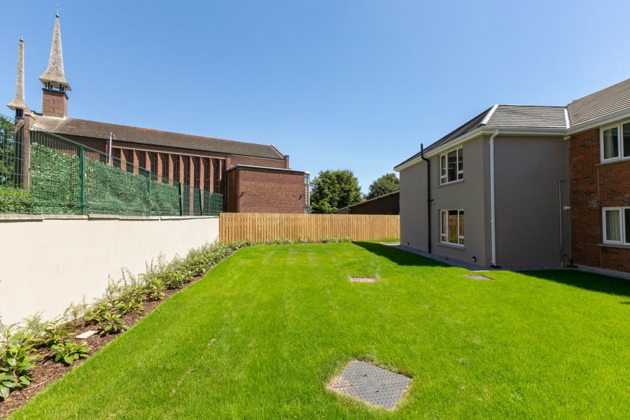 8, Apt 5, 8 Summerhill Avenue