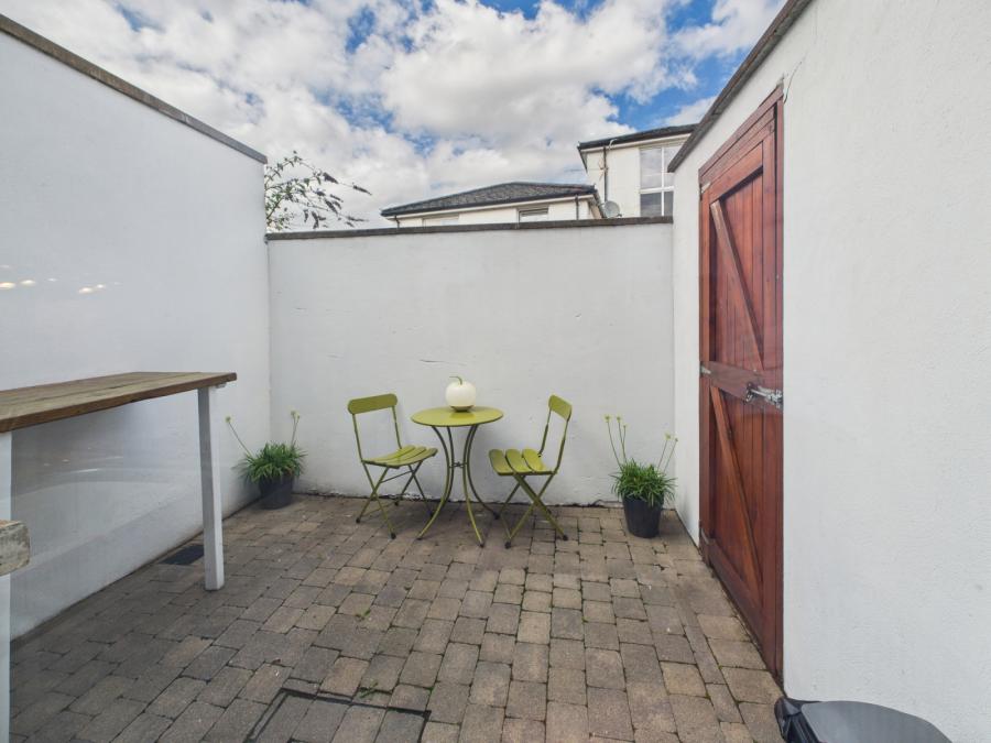 10 Pims Avenue