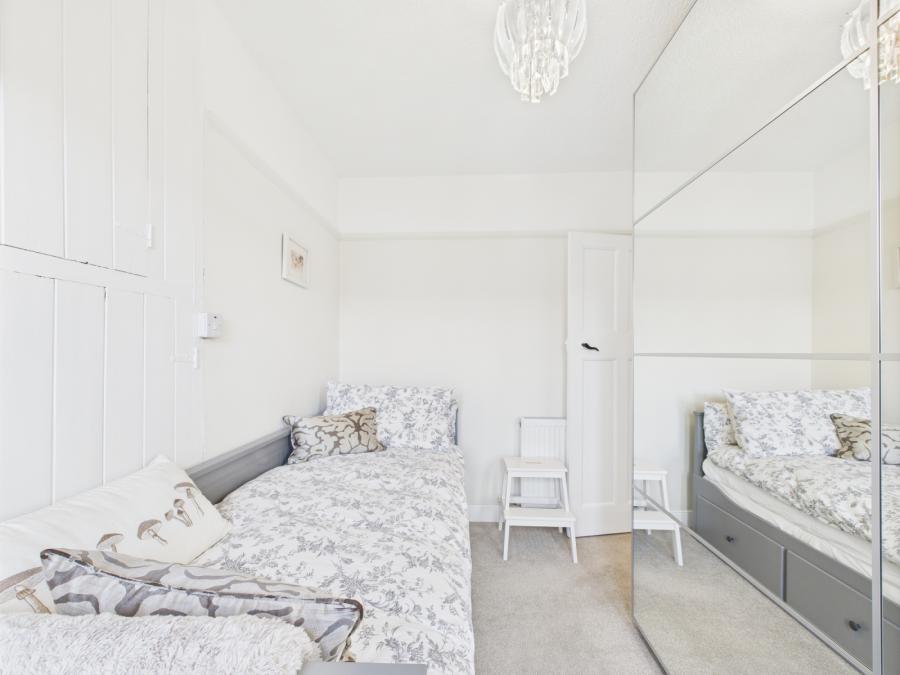 15 Connsbrook Park