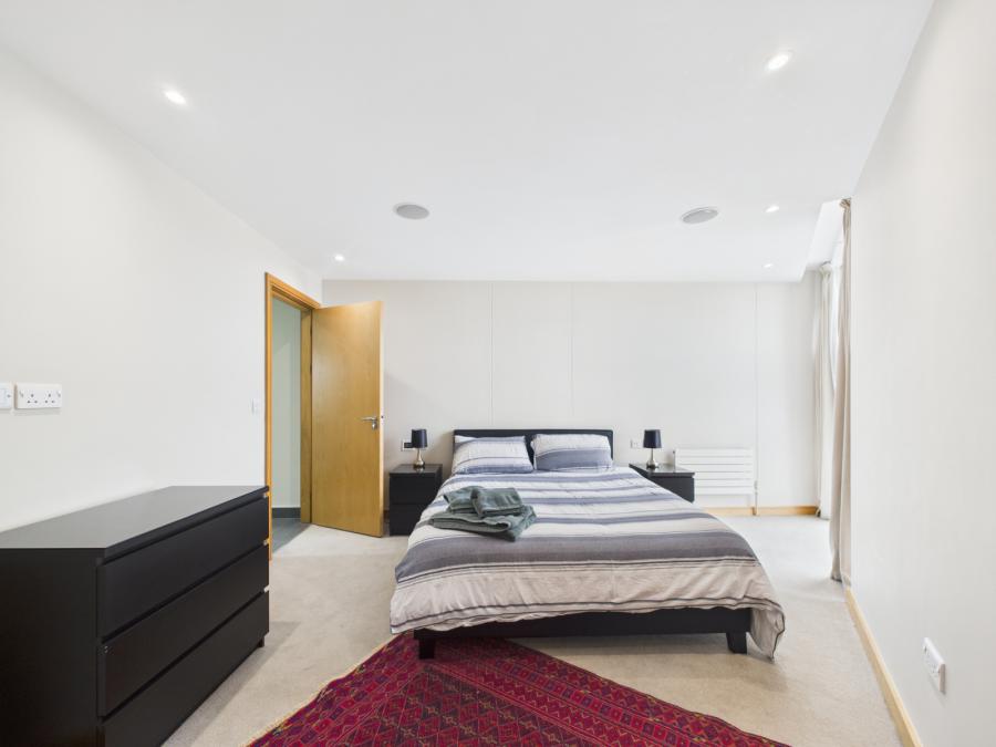 Apartment 12.1 The Boat, 47 Queens Square