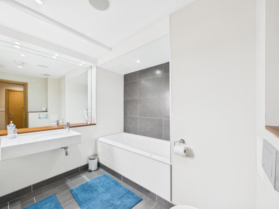 Apartment 12.1 The Boat, 47 Queens Square