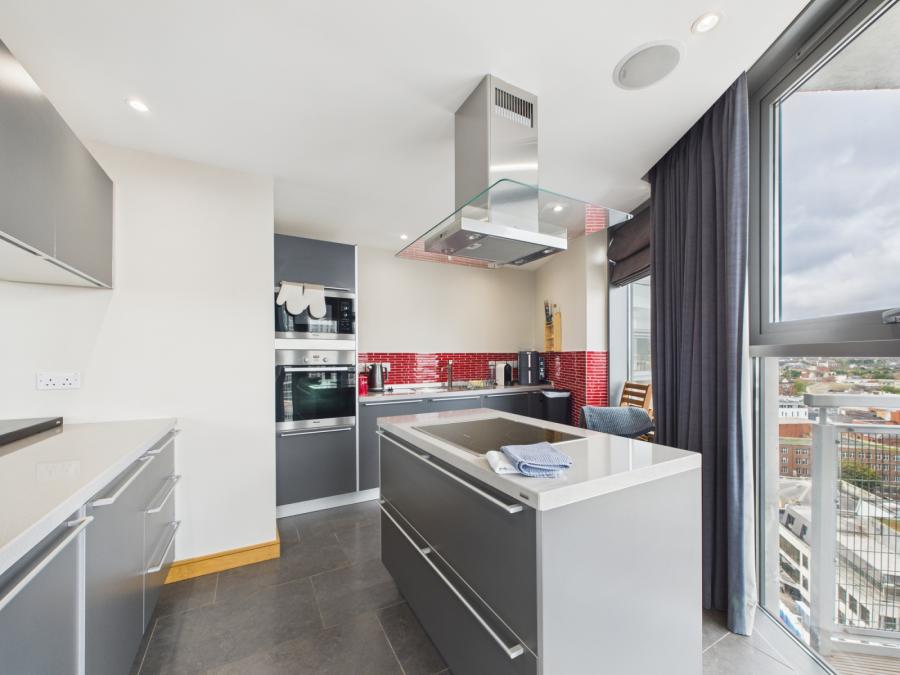 Apartment 12.1 The Boat, 47 Queens Square