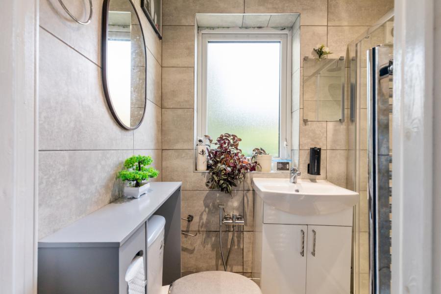 28 Cherryhill Crescent