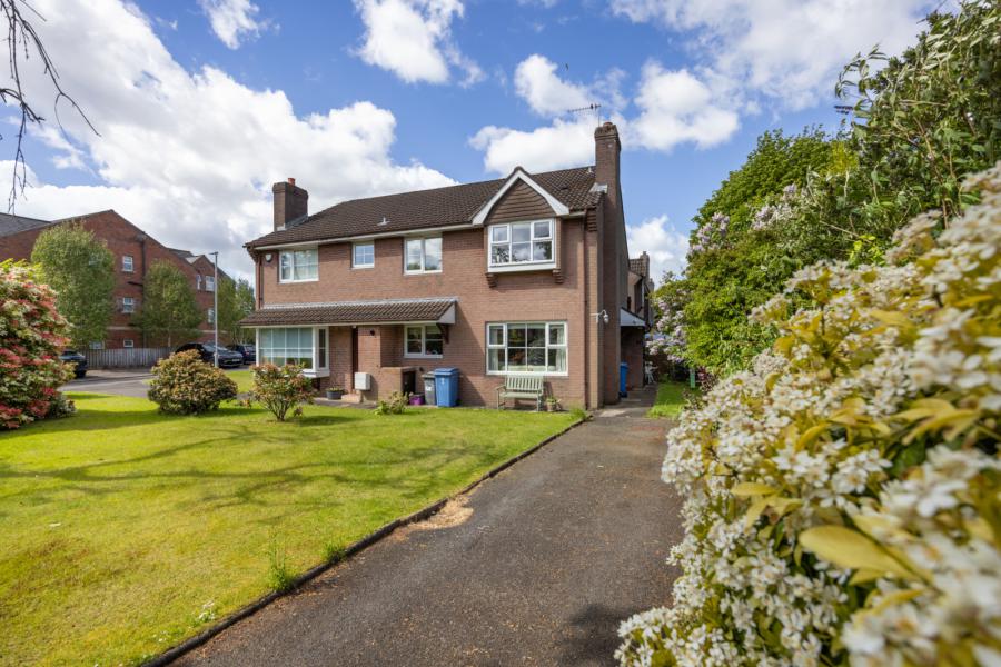 1 Sandringham Mews
