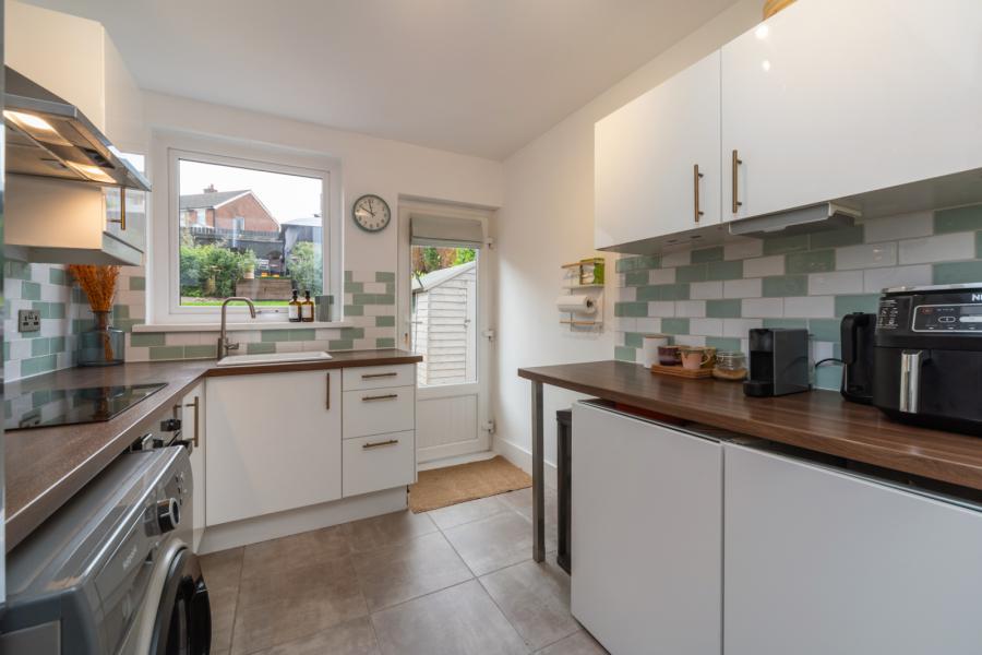 60 Roddens Crescent