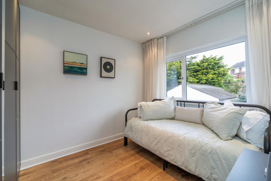 60 Roddens Crescent