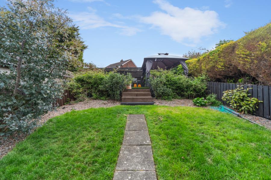 60 Roddens Crescent