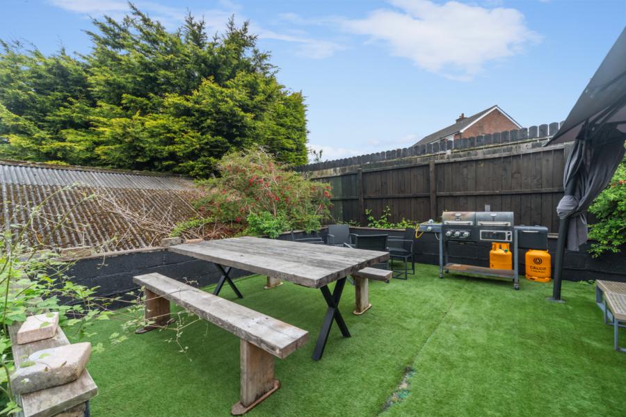 60 Roddens Crescent