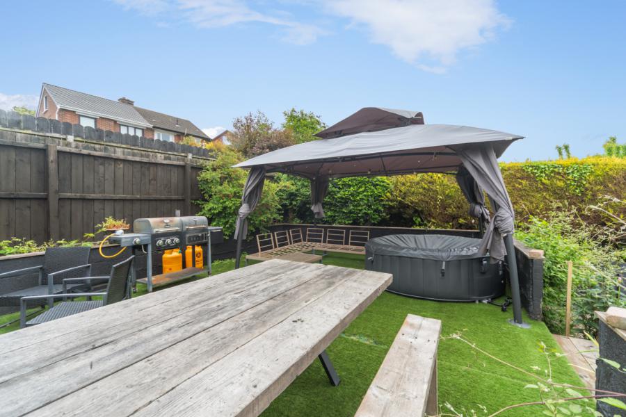 60 Roddens Crescent