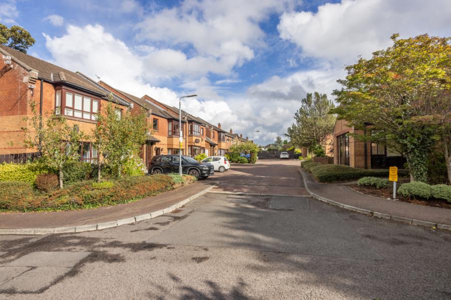 13 Cabinhill Mews