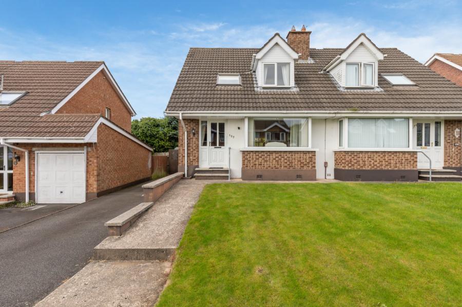 157 Dunlady Manor