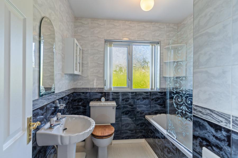 157 Dunlady Manor