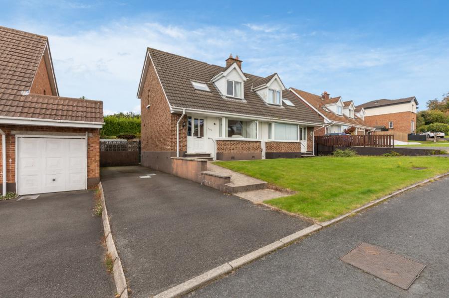 157 Dunlady Manor