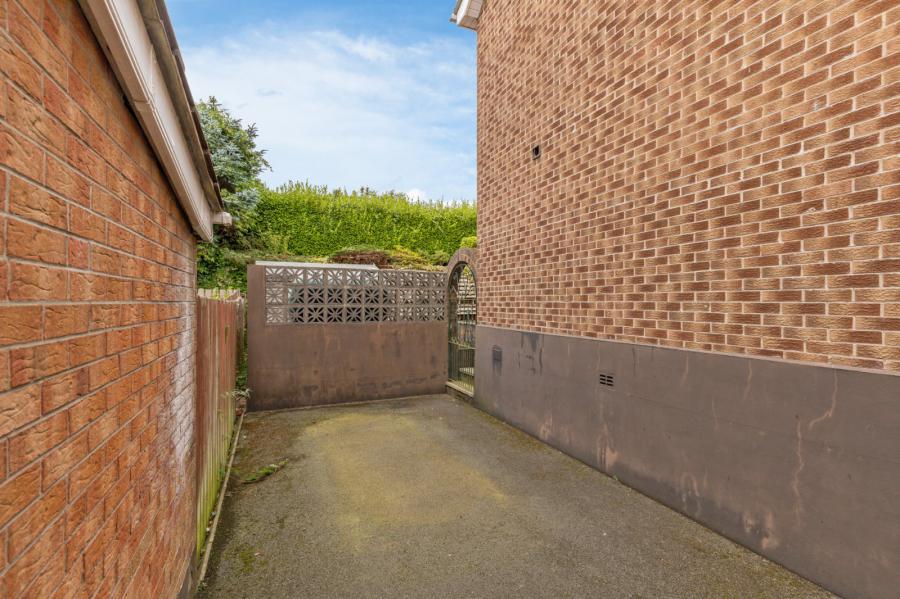 157 Dunlady Manor