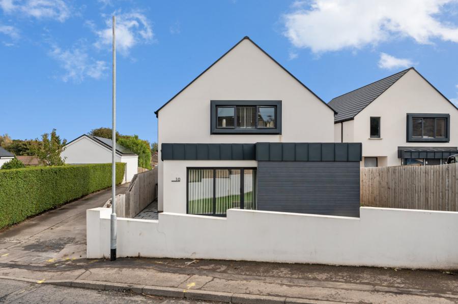 10 Gransha Lane