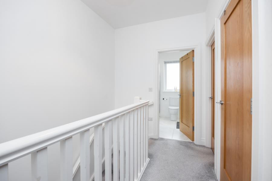 8 Castlegowan Crescent