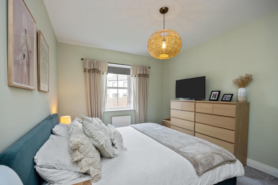 8 Castlegowan Crescent