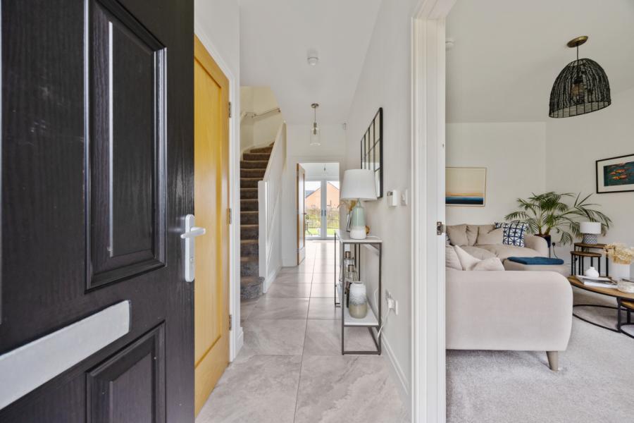 8 Castlegowan Crescent