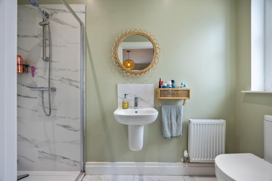 8 Castlegowan Crescent