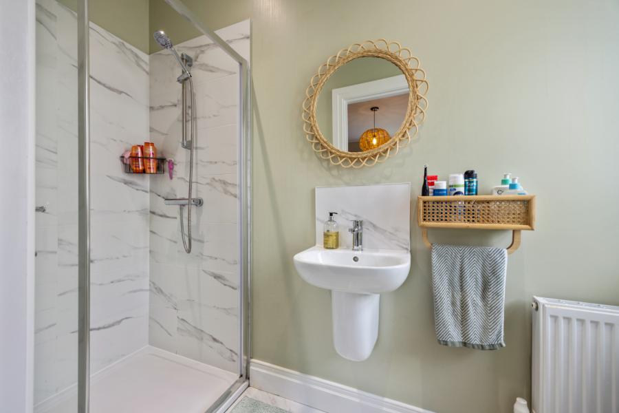 8 Castlegowan Crescent